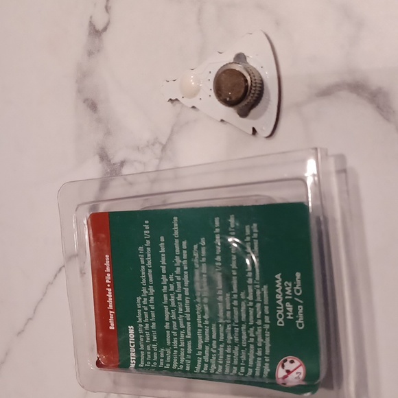 $4 Add-on Flashing Christmas Tree Pin - Magnetic Back - Picture 3 of 5